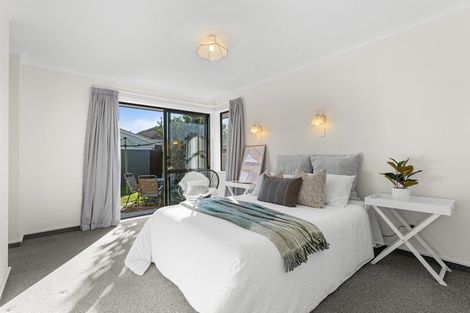 Photo of property in 32 Montclare Avenue, Avonhead, Christchurch, 8042