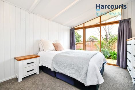 Photo of property in 8 Booker Place, Weymouth, Auckland, 2103