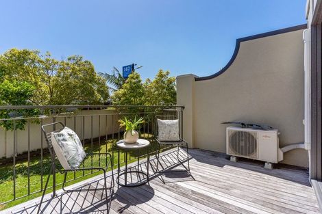 Photo of property in Harbour View Terraces, 9/170 Mokoia Road, Chatswood, Auckland, 0626