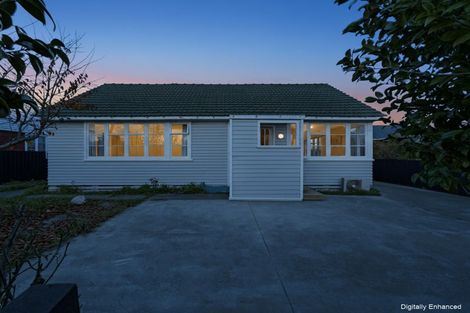 Photo of property in 16 Boyne Avenue, Northcote, Christchurch, 8052