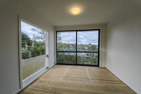 Photo of property in 11 Cypress Place, Sunnynook, Auckland, 0620