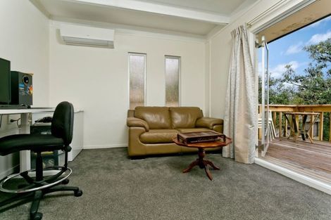 Photo of property in 8 Longwood Place, Forrest Hill, Auckland, 0620