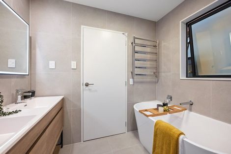 Photo of property in 3c Margaret Place, Milford, Auckland, 0620