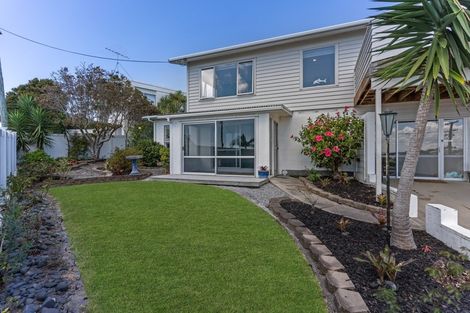 Photo of property in 4 Melandra Road, Stanmore Bay, Whangaparaoa, 0932