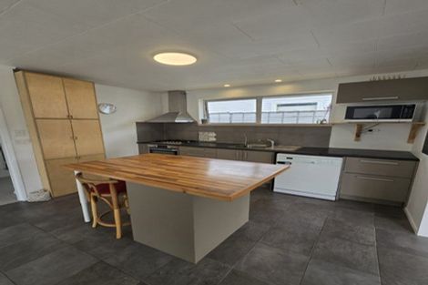 Photo of property in 4 Kiwi Road, Raumati Beach, Paraparaumu, 5032