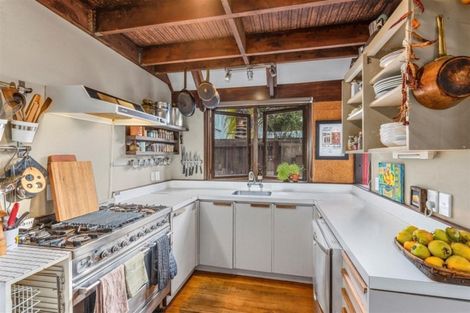 Photo of property in 22 Glade Place, Birkenhead, Auckland, 0626