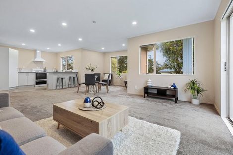 Photo of property in 20 Quincey Place, Massey, Auckland, 0614