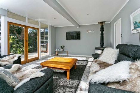 Photo of property in 90 Saddleback Rise, Murrays Bay, Auckland, 0630