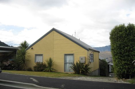 Photo of property in 13a Avalon Crescent, Fernhill, Queenstown, 9300