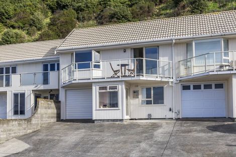 Photo of property in 2/420 Queens Drive, Lyall Bay, Wellington, 6022