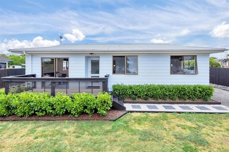 Photo of property in 44 Pukeroa Place, Papakura, 2110