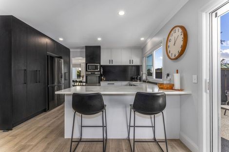 Photo of property in 155 Guildford Drive, Paraparaumu Beach, Paraparaumu, 5032
