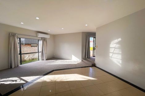 Photo of property in 5 Holsten Place, Massey, Auckland, 0614