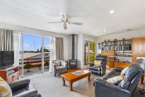 Photo of property in 6 Hewlett Road, Massey, Auckland, 0614