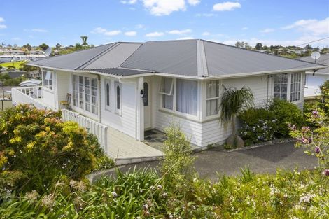 Photo of property in 13 Kennedy Avenue, Forrest Hill, Auckland, 0620