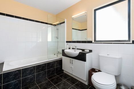 Photo of property in 11 Piriti Drive, Te Atatu Peninsula, Auckland, 0610