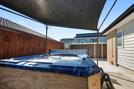 Photo of property in 5 Minerva Avenue, Helensville, 0800