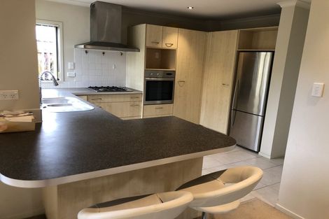 Photo of property in 11 Siena Place, Te Atatu Peninsula, Auckland, 0610