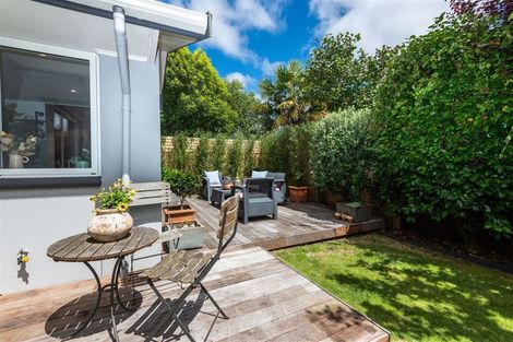 Photo of property in 10 Ladbrokes Place, Fendalton, Christchurch, 8052