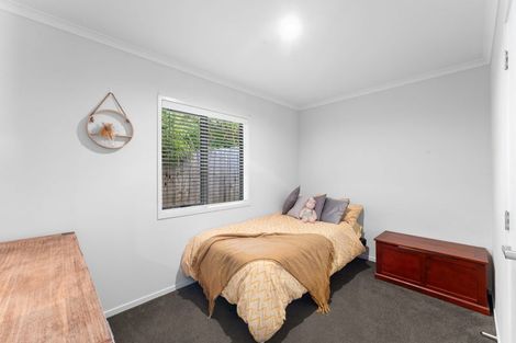 Photo of property in 5b Nielsen Place, Massey, Auckland, 0614