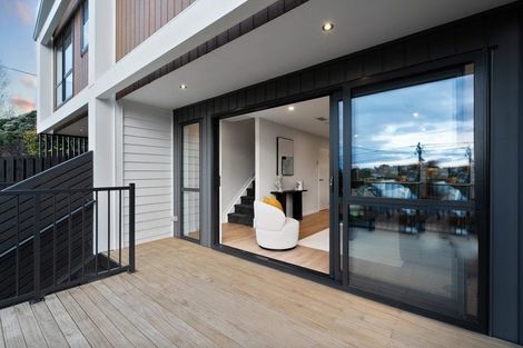 Photo of property in 2/32 Beulah Avenue, Rothesay Bay, Auckland, 0630