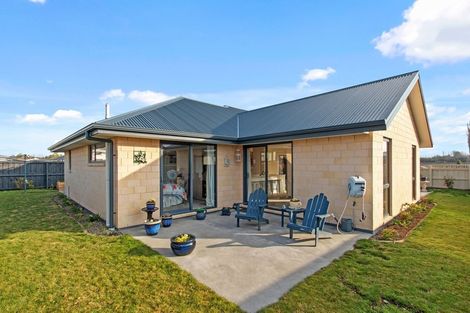 Photo of property in 11 Picadilly Avenue, Casebrook, Christchurch, 8051