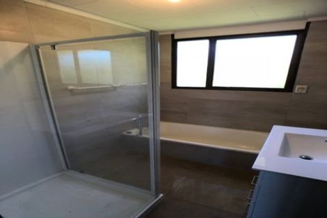 Photo of property in 213a Golf Road, Titirangi, Auckland, 0604