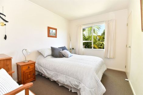 Photo of property in 1/4 Knott Road, Stanmore Bay, Whangaparaoa, 0932