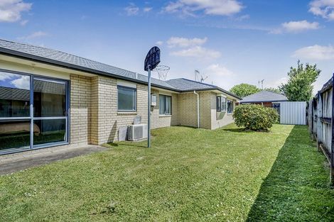 Photo of property in 2 Finchley Place, Hamilton East, Hamilton, 3216