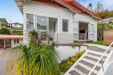 Photo of property in 13 Bracken Street, New Plymouth, 4310