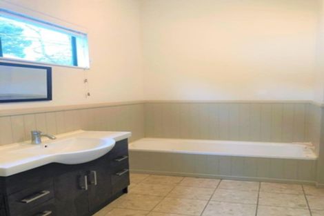 Photo of property in 84 Colwill Road, Massey, Auckland, 0614