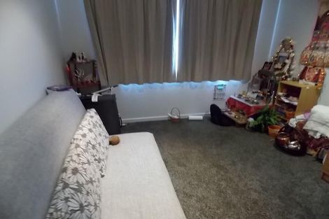 Photo of property in 11a Pinkerton Grove, Newlands, Wellington, 6037