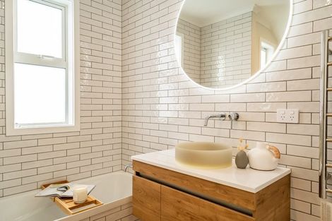 Photo of property in 70a Heretaunga Square, Silverstream, Upper Hutt, 5019