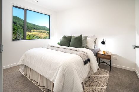 Photo of property in 84 Ara Paiwhenua, Tawa, Wellington, 5028