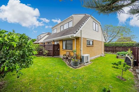 Photo of property in 4/17 Ross Martin Court, Conifer Grove, Takanini, 2112