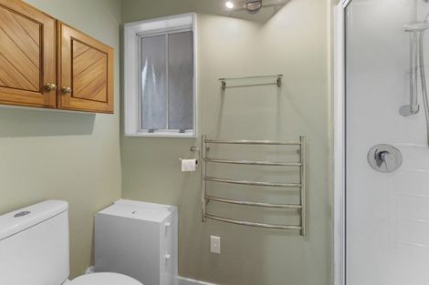 Photo of property in 15b Kakariki Grove, Waikanae, 5036