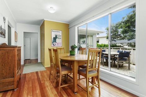 Photo of property in 27 Hampton Hill Road, Tawa, Wellington, 5028