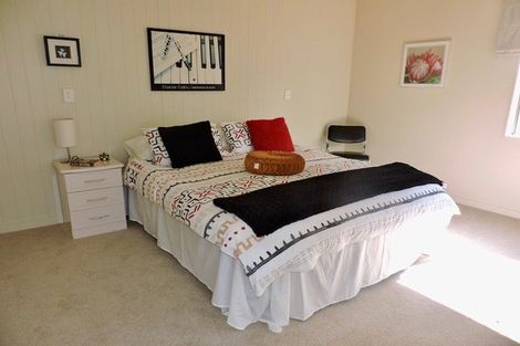 Photo of property in 30 Tiketike Way, Brooklyn, Wellington, 6021