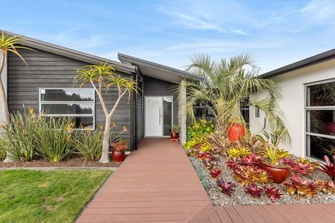 Photo of property in 4 Wentworth Lane, Waiwhakaiho, New Plymouth, 4312