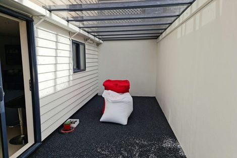 Photo of property in 140 Glanmire Road, Newlands, Wellington, 6037