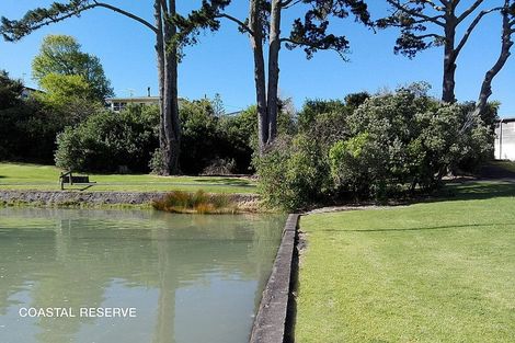 Photo of property in 9 Chapman Road, Te Atatu Peninsula, Auckland, 0610