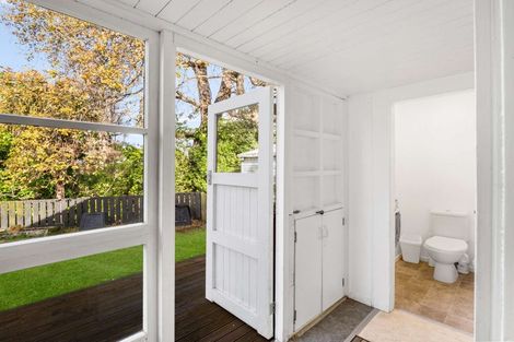 Photo of property in 32 Hutchison Crescent, Durie Hill, Whanganui, 4500