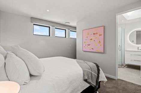 Photo of property in 2 Eichardt Place, Jacks Point, 9371