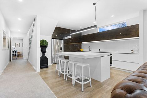 Photo of property in 2 Snowdon Road, Fendalton, Christchurch, 8052