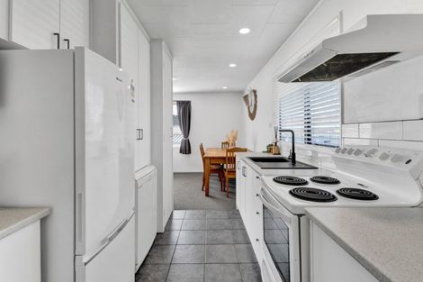 Photo of property in 16 Ngahere Street, Inglewood, 4330