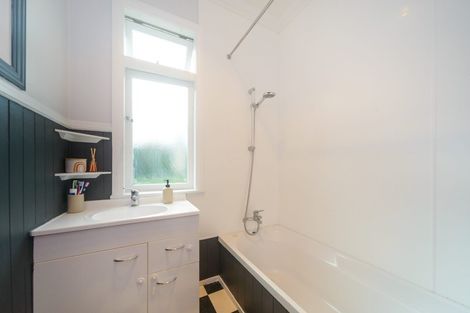 Photo of property in 24 Kauri Street, Roslyn, Palmerston North, 4414