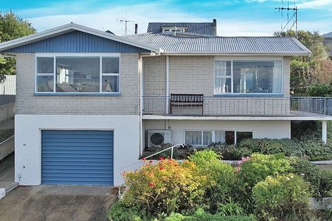Photo of property in 18 Wharfe Street, South Hill, Oamaru, 9400