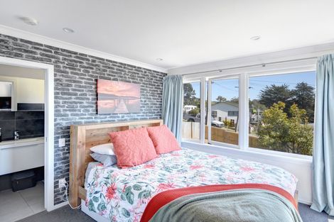 Photo of property in 16 Owen Street, Green Island, Dunedin, 9018