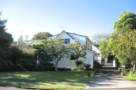 Photo of property in 2/33a Pickwick Parade, Mellons Bay, Auckland, 2014
