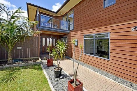Photo of property in 20 Geoffrey Road, Torbay, Auckland, 0630